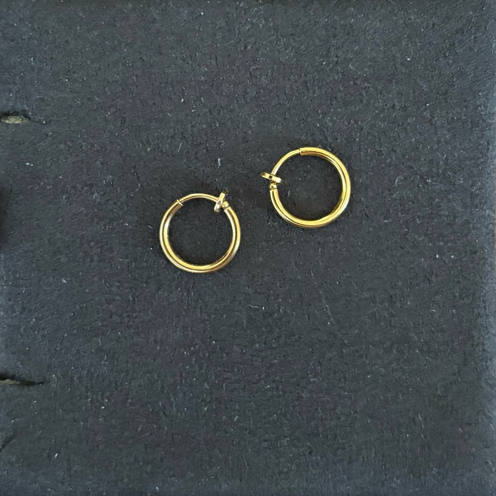 Peggy Li - Clip On Hoop Earrings Gold Plate - 13mm